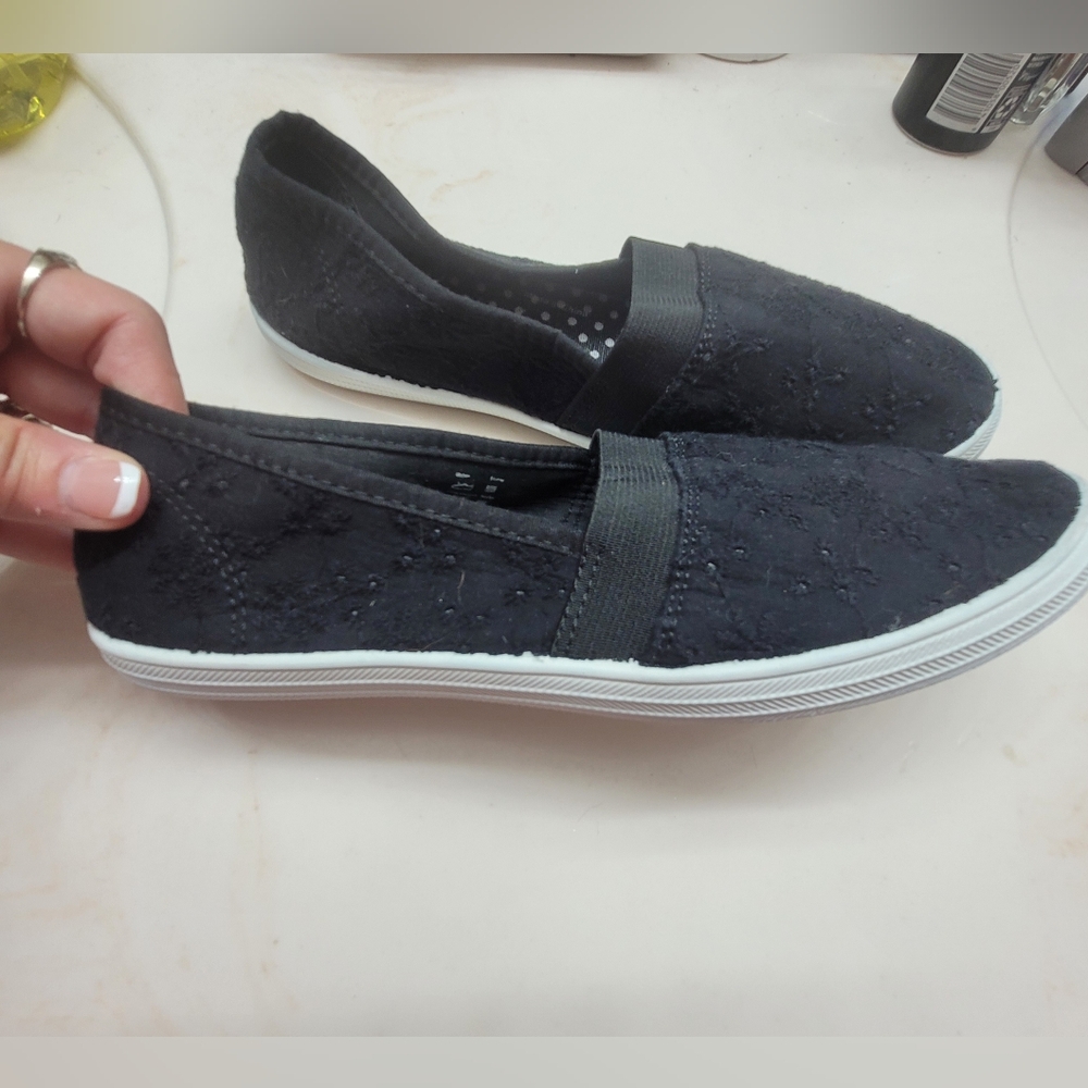 Women's Black Slip-On Shoes New Size 7